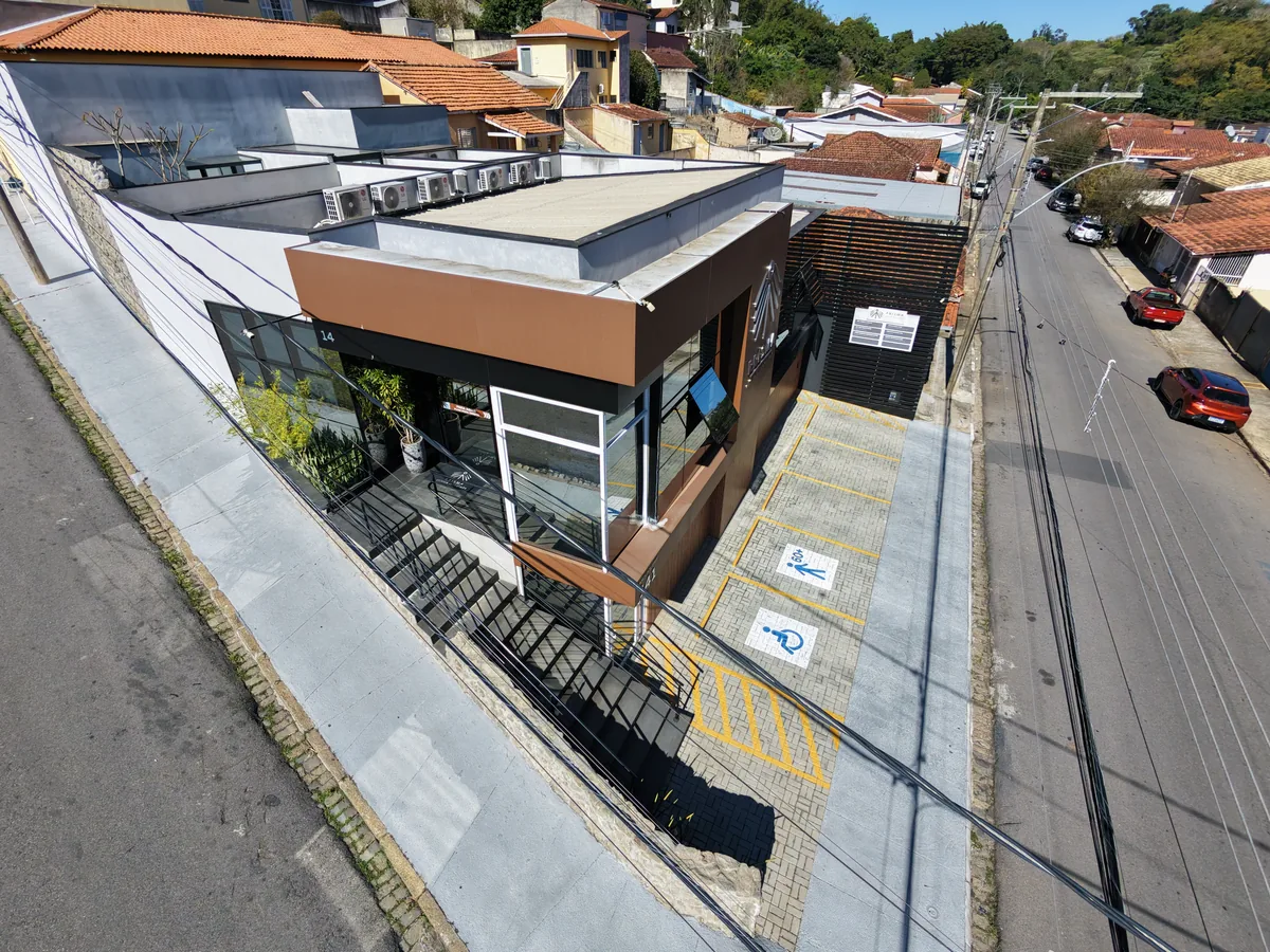 Vista aérea do edifício do consultório da Dra. Dayane Peres em Bragança Paulista